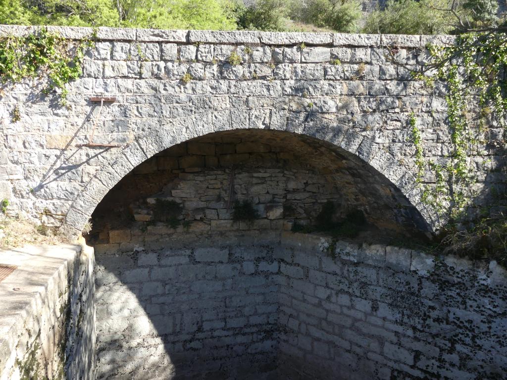 Pont et réservoir (Cadot Fabien, 2021 (c) Département du Lot ; Inventaire général Région Occitanie)